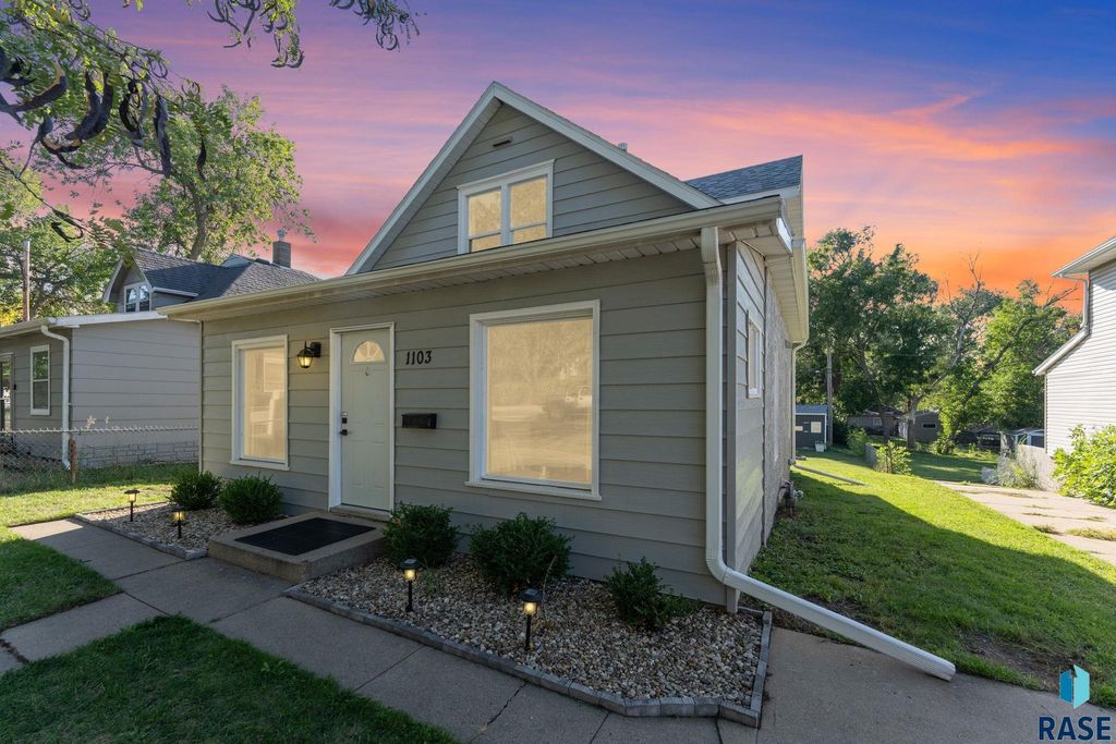 1103 N Duluth Ave Avenue, Sioux Falls, SD 57104