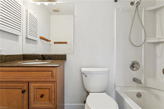 195 Bentley DR, Newport News, VA 23602