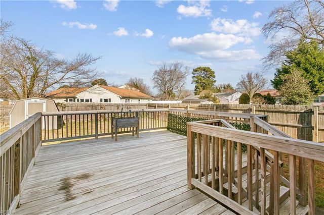 195 Bentley DR, Newport News, VA 23602