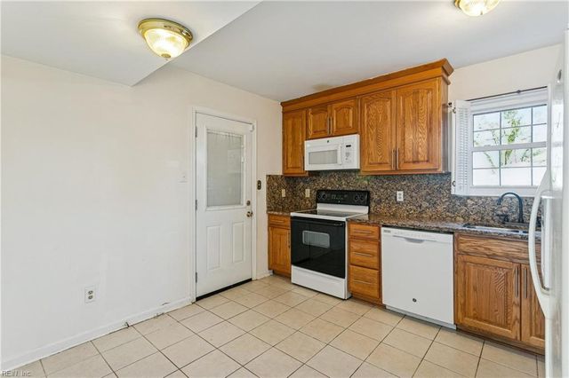 195 Bentley DR, Newport News, VA 23602