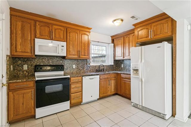 195 Bentley DR, Newport News, VA 23602