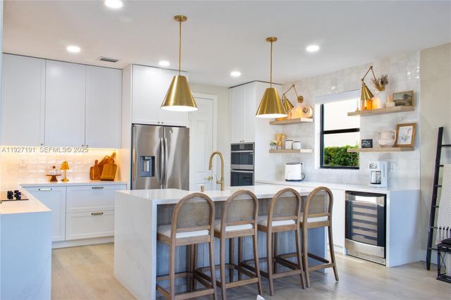 8800 NW 98th Ct, Doral, FL 33178