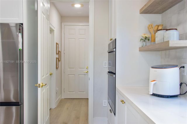 8800 NW 98th Ct, Doral, FL 33178