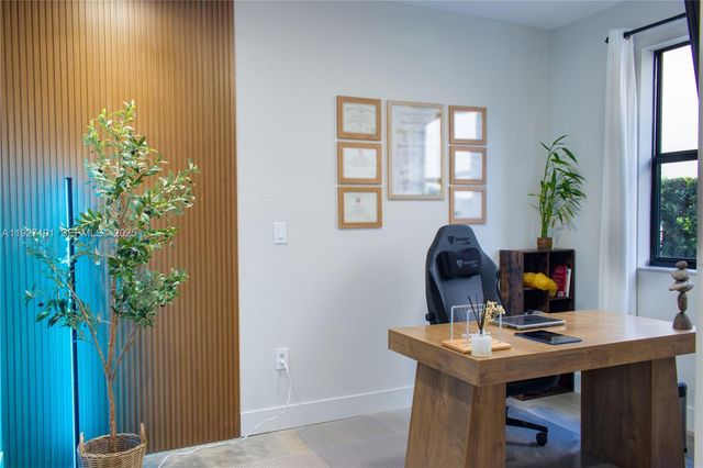 8800 NW 98th Ct, Doral, FL 33178