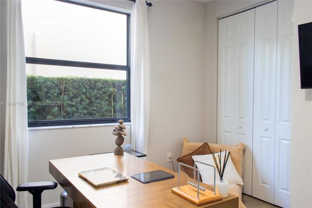 8800 NW 98th Ct, Doral, FL 33178