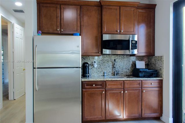 8800 NW 98th Ct, Doral, FL 33178