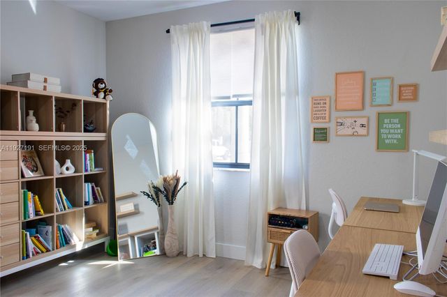 8800 NW 98th Ct, Doral, FL 33178