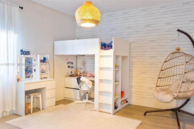 8800 NW 98th Ct, Doral, FL 33178