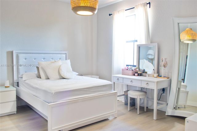 8800 NW 98th Ct, Doral, FL 33178