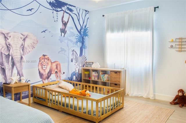 8800 NW 98th Ct, Doral, FL 33178