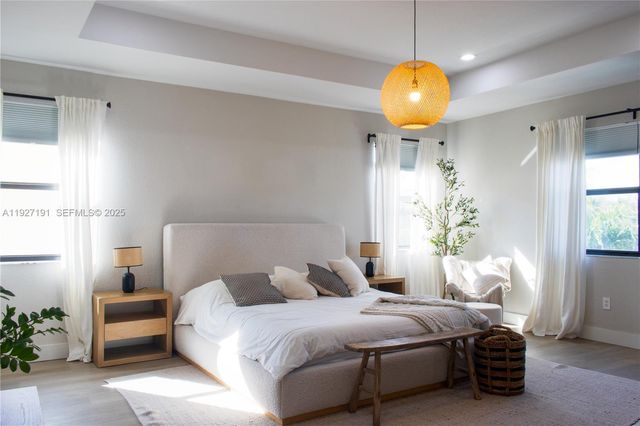 8800 NW 98th Ct, Doral, FL 33178