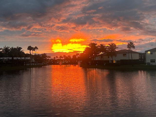 8800 NW 98th Ct, Doral, FL 33178