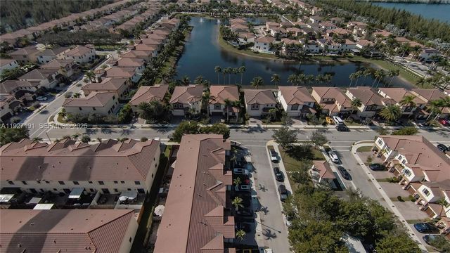 8800 NW 98th Ct, Doral, FL 33178