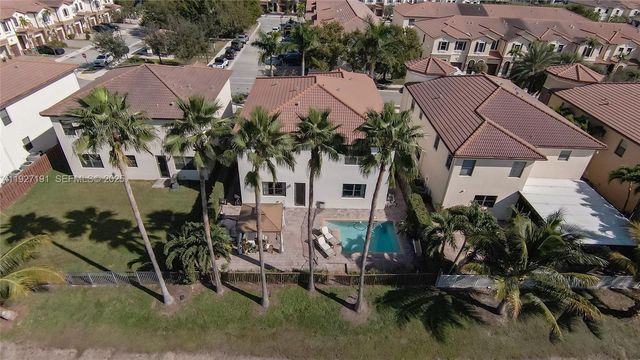 8800 NW 98th Ct, Doral, FL 33178