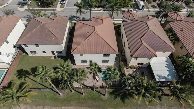 8800 NW 98th Ct, Doral, FL 33178