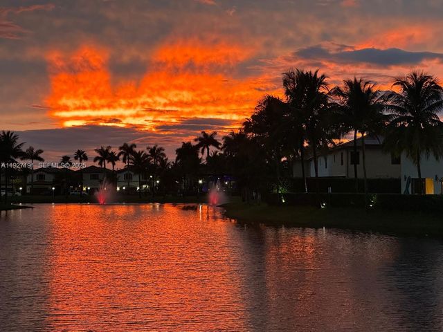 8800 NW 98th Ct, Doral, FL 33178