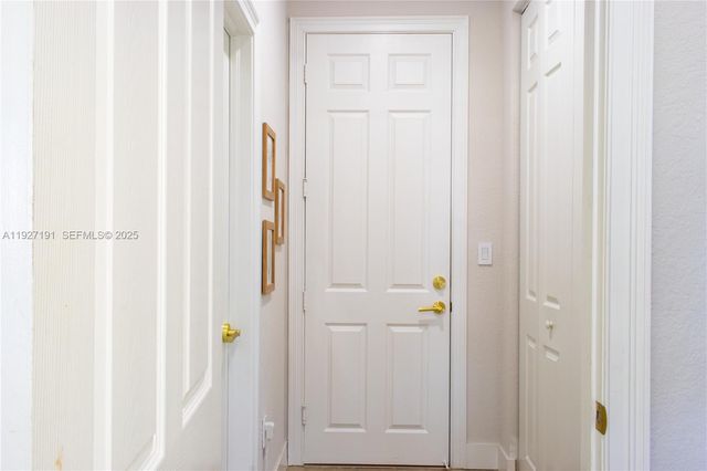 8800 NW 98th Ct, Doral, FL 33178