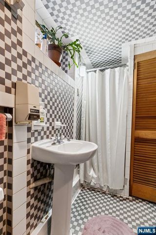 78 E Almira Street, Bloomfield, NJ 07003