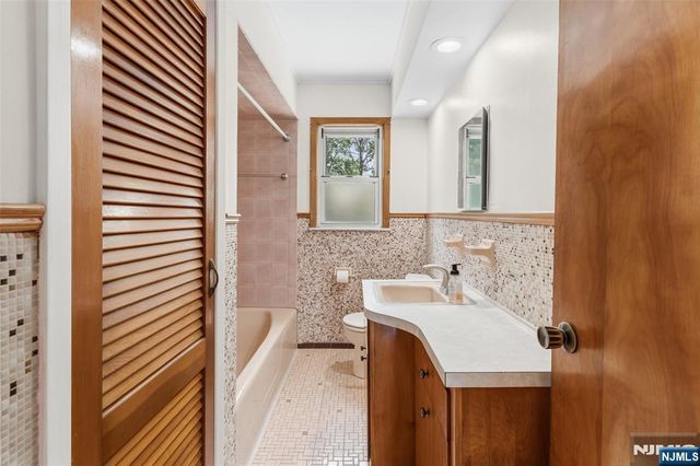 78 E Almira Street, Bloomfield, NJ 07003