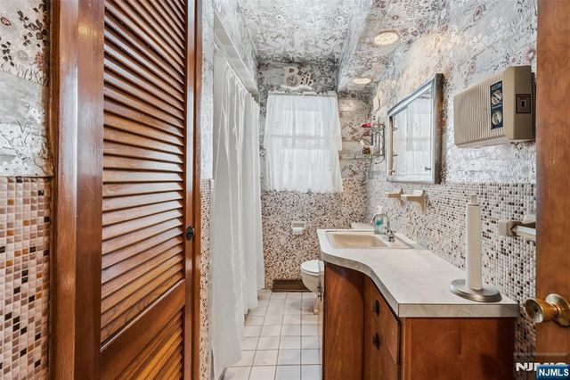 78 E Almira Street, Bloomfield, NJ 07003
