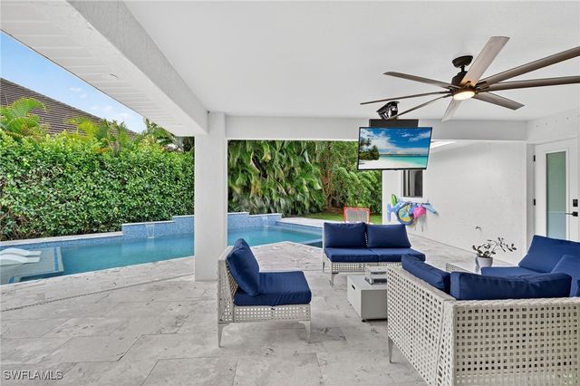 5270 Berkeley DR, Naples, FL 34112