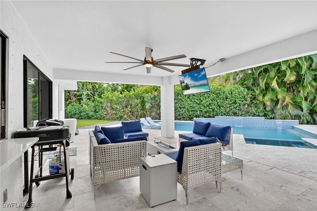 5270 Berkeley DR, Naples, FL 34112