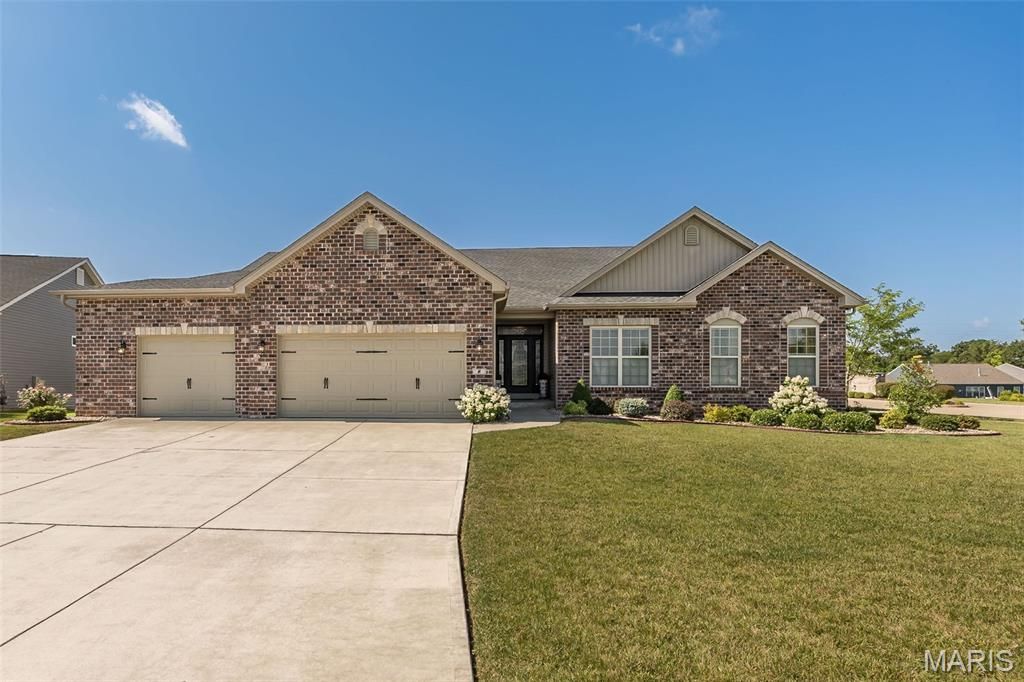 2 Wyndemere Court, Lake St Louis, MO 63367