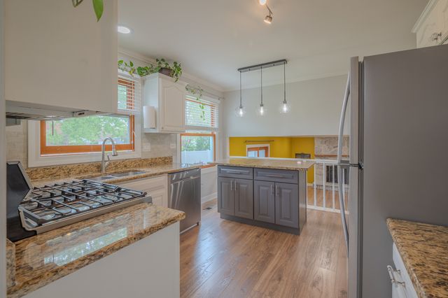 106 S Elroy Avenue, Bartlett, IL 60103