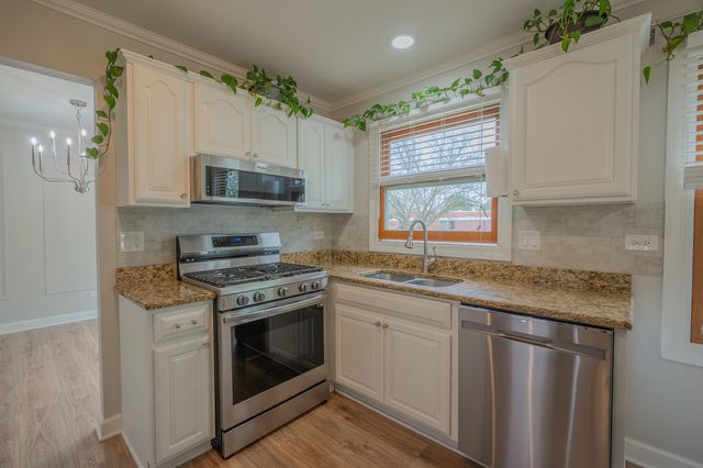 106 S Elroy Avenue, Bartlett, IL 60103