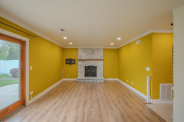 106 S Elroy Avenue, Bartlett, IL 60103