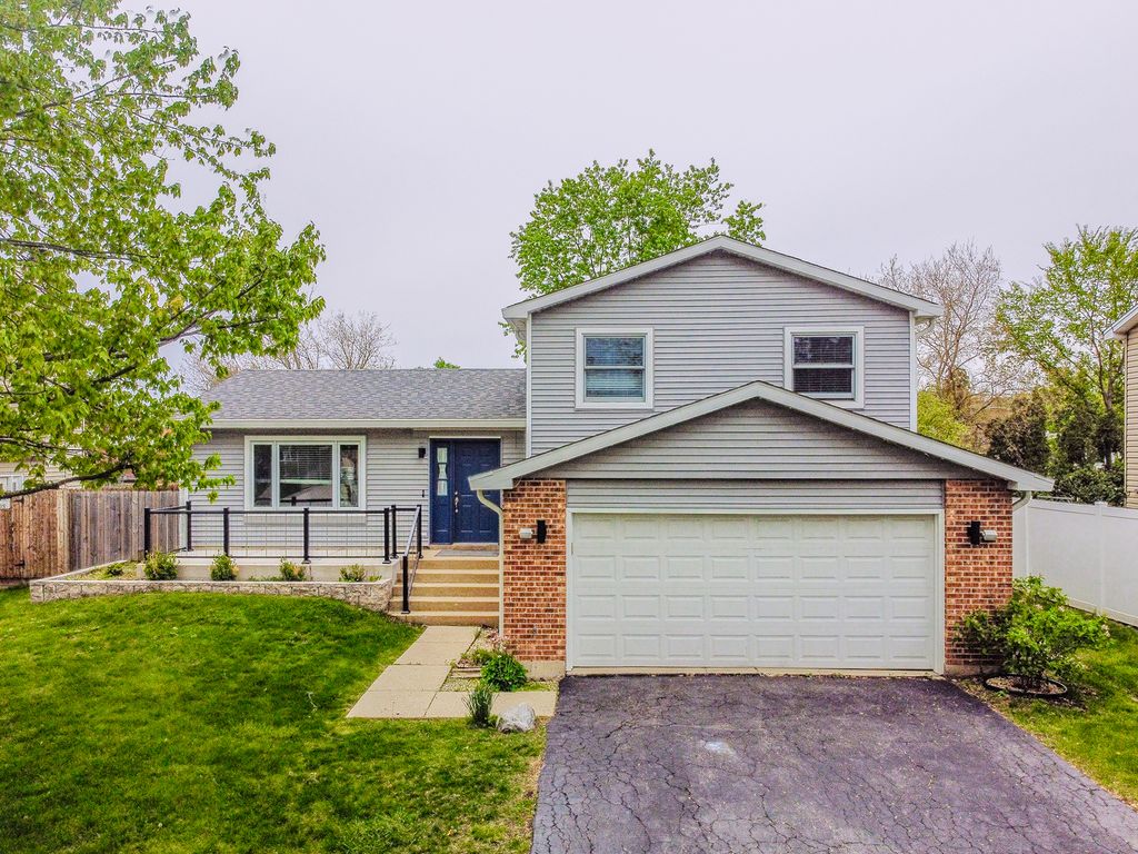 106 S Elroy Avenue, Bartlett, IL 60103