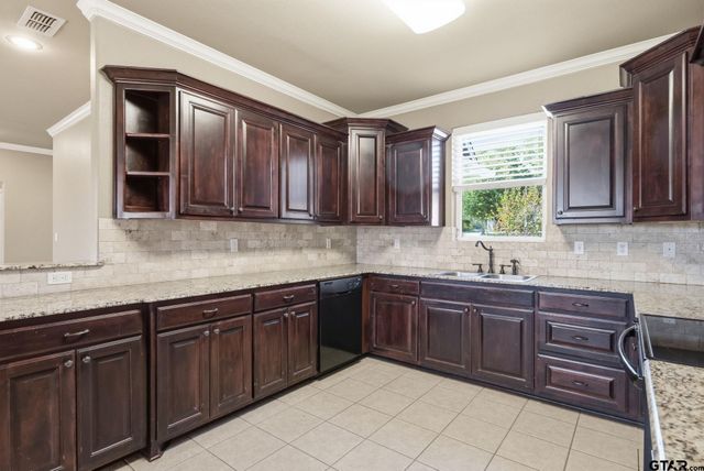 807 Jaxon Drive, Whitehouse, TX 75791