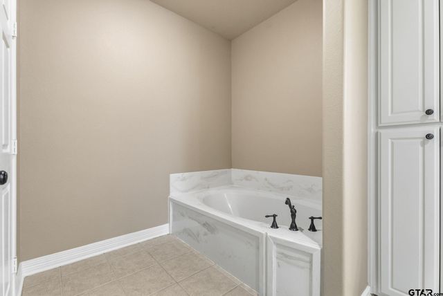 807 Jaxon Drive, Whitehouse, TX 75791