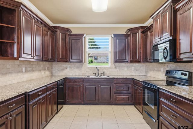 807 Jaxon Drive, Whitehouse, TX 75791