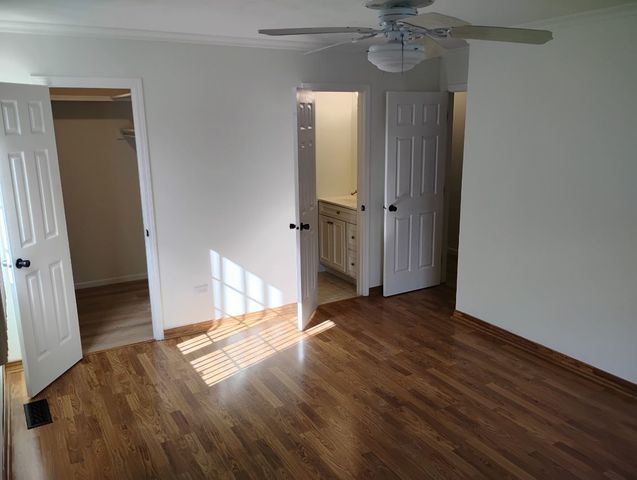218 Brookside Lane B, Willowbrook, IL 60527
