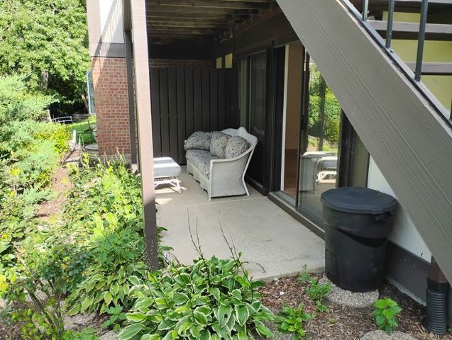 218 Brookside Lane B, Willowbrook, IL 60527