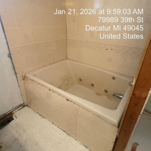 79989 39th Street, Decatur, MI 49045