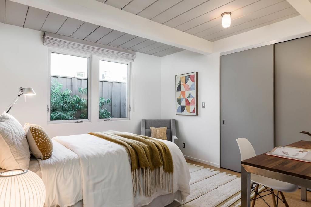 Image 12 of property listing at 618 Wildwood Lane, Palo Alto, CA 94303