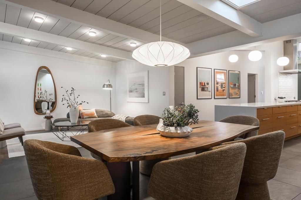 Image 5 of property listing at 618 Wildwood Lane, Palo Alto, CA 94303