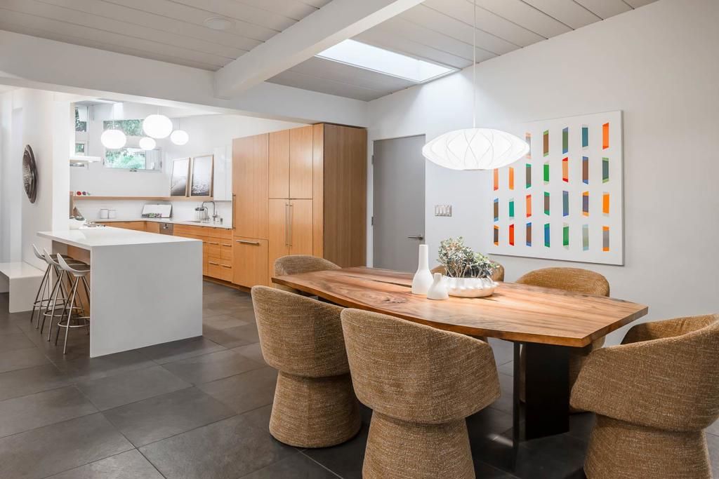 Image 6 of property listing at 618 Wildwood Lane, Palo Alto, CA 94303