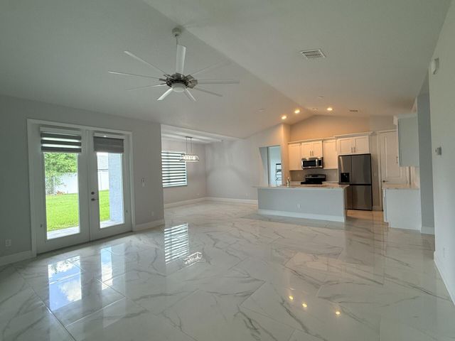 5673 NW Whitecap Road, Port St. Lucie, Port St Lucie, FL 34986