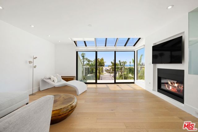 43 Sea Colony Drive, Santa Monica, CA 90405