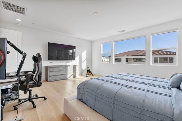 24152 West Corte Ala, Valencia, CA 91354