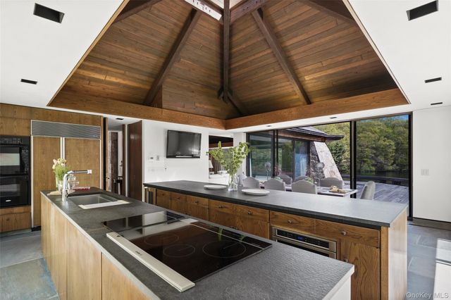 164 Eastwoods Road, Pound Ridge, NY 10576