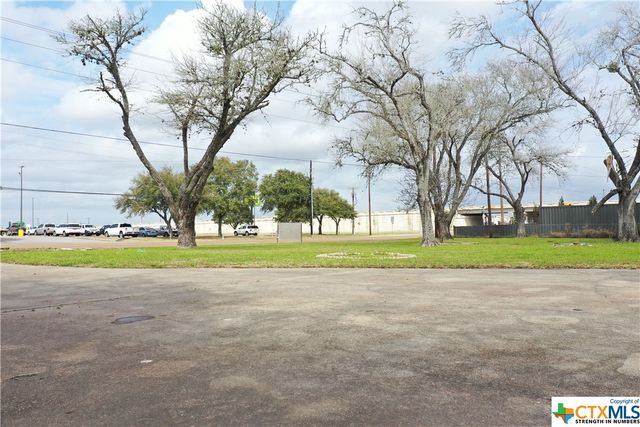 2404 Salem Road, Victoria, TX 77904