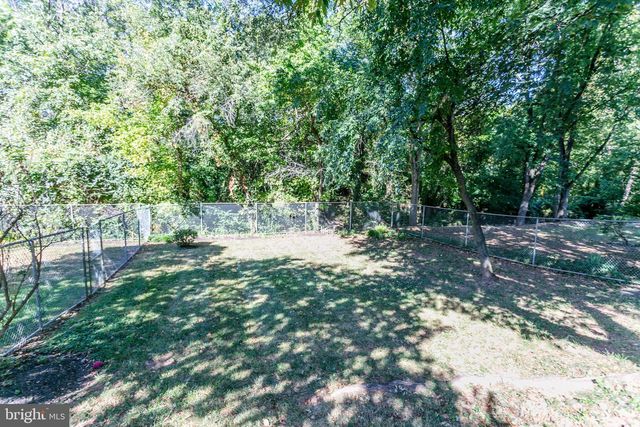 905 W POPLAR RD, Sterling, VA 20164