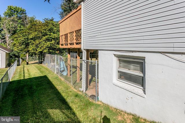 905 W POPLAR RD, Sterling, VA 20164