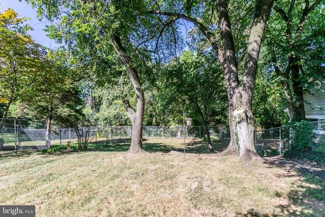 905 W POPLAR RD, Sterling, VA 20164