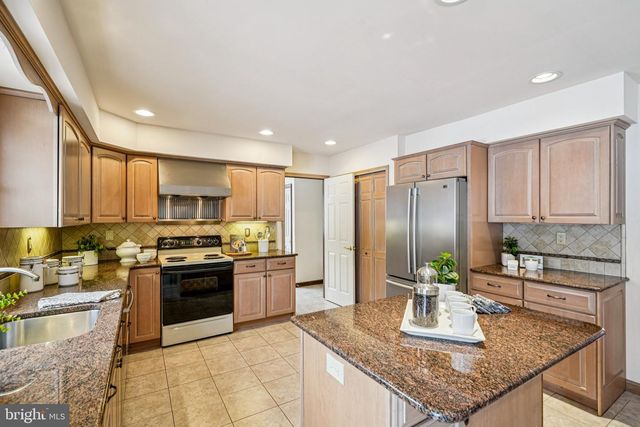 806 NORTHWINDS DR, Bryn Mawr, PA 19010