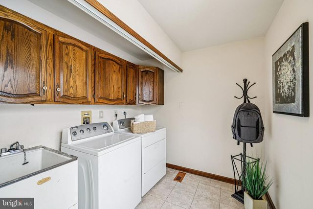 806 NORTHWINDS DR, Bryn Mawr, PA 19010